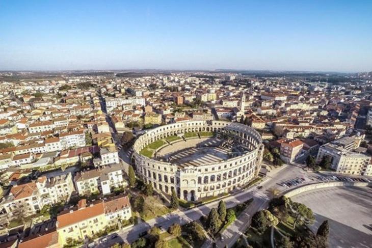 Appartamento La Dolce In The Center With Private Parking Pola